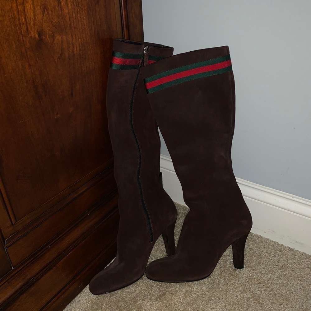 Never worn Gucci suede boots.